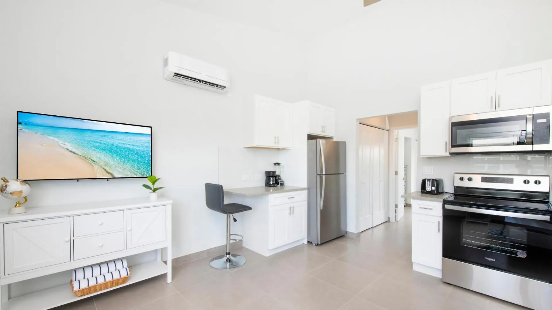 Summertime Suites #53 West Bay