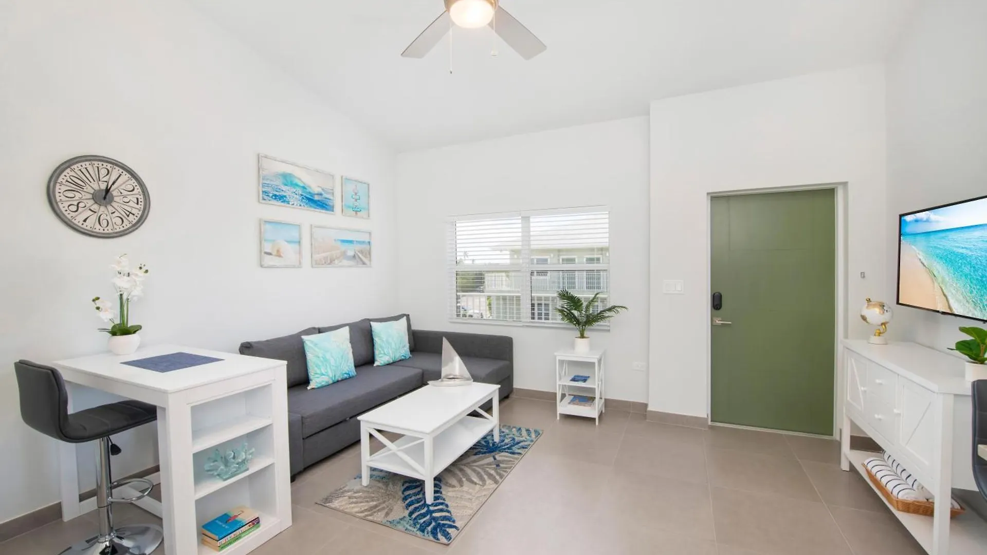 Summertime Suites #53 West Bay Holiday home